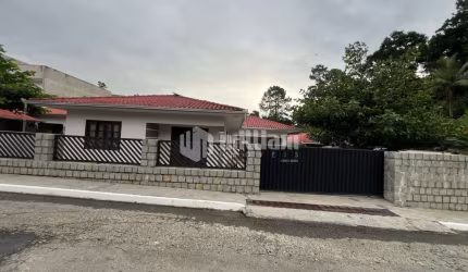 Casa com 4 quartos à venda no Limoeiro, Brusque  por R$ 957.000