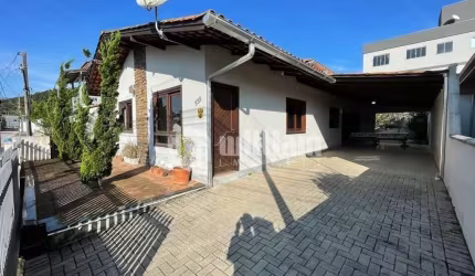 Casa com 3 quartos à venda no Dom Joaquim, Brusque , 148 m2 por R$ 629.000