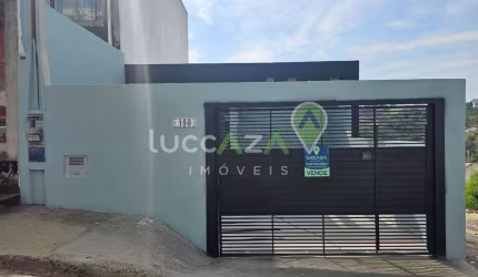 Casa à venda em Jacareí-SP: 2 quartos, 2 salas, 2 banheiros, 2 vagas de garagem!