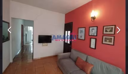 Casa com 3 quartos à venda no Jardim Jacinto, Jacareí  por R$ 350.000