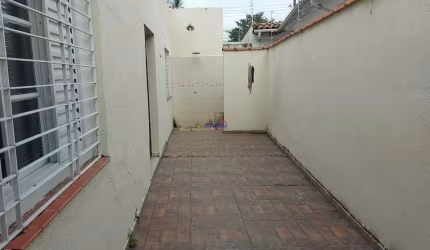 Casa com 3 quartos para alugar no Centro, Jacareí  por R$ 3.000