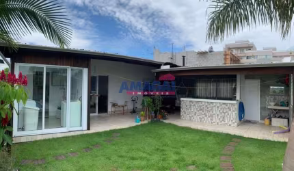 Casa em condomínio fechado com 2 quartos à venda no Loteamento Residencial Parque Lago Dourado, Jacareí  por R$ 950.000
