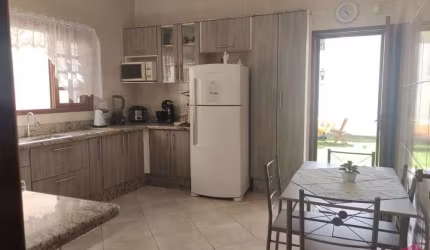 Casa com 3 quartos à venda no Jardim Siesta, Jacareí  por R$ 690.000