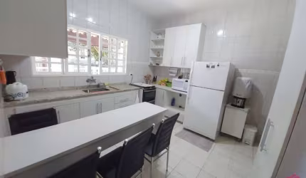 Casa com 4 quartos à venda no Jardim Terras de São João, Jacareí  por R$ 695.000