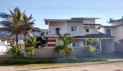 Casa em condomínio fechado com 4 quartos à venda na Praia da Mococa, Caraguatatuba  por R$ 1.200.000