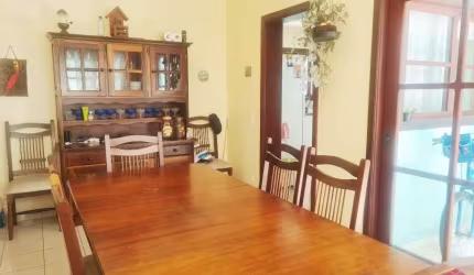 Casa com 3 quartos à venda no Centro, Jacareí  por R$ 1.000.000