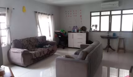 Casa com 3 quartos à venda no Jardim Santa Maria, Jacareí  por R$ 700.000