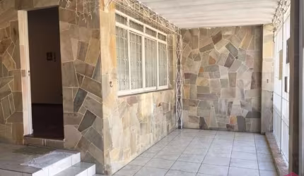 Casa com 3 quartos à venda no Jardim Jacinto, Jacareí  por R$ 380.000