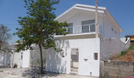 Casa com 4 quartos à venda no Jardim Terras de Santa Helena, Jacareí  por R$ 790.000