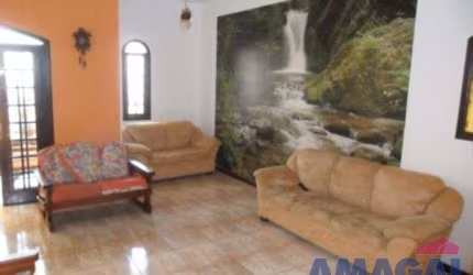 Casa com 5 quartos à venda no Jardim Bela Vista, Jacareí  por R$ 780.000