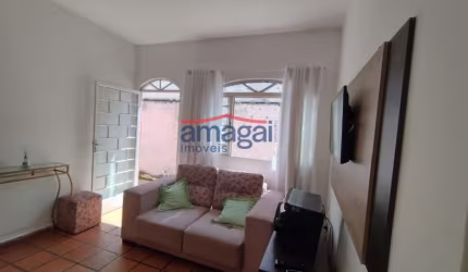 Casa com 2 quartos à venda no Parque Santo Antônio, Jacareí  por R$ 320.000