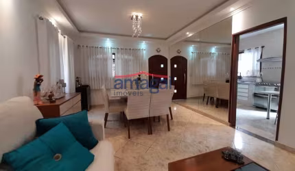 Casa com 3 quartos à venda na Cidade Jardim, Jacareí  por R$ 750.000
