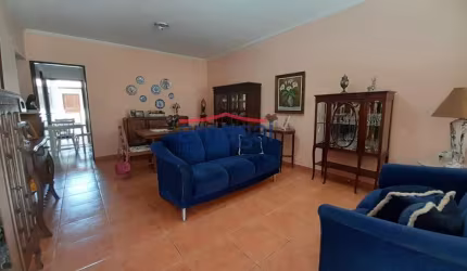 Casa com 3 quartos à venda na Cidade Jardim, Jacareí  por R$ 600.000
