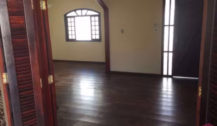 Casa com 3 quartos para alugar no Jardim Santa Maria, Jacareí  por R$ 3.950