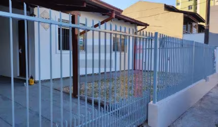 Casa com 3 quartos à venda na Rua Trajano Margarida, 257, Trindade, Florianópolis por R$ 1.500.000