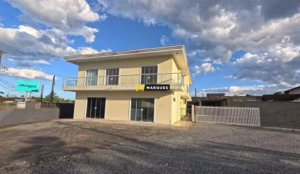 Sobrado à venda no Centro de Araquari
