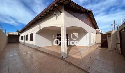 Casa com 3 dormitórios à venda, 198 m² por R$ 810.000,00 - Jardim Bandeirante - Anápolis/GO