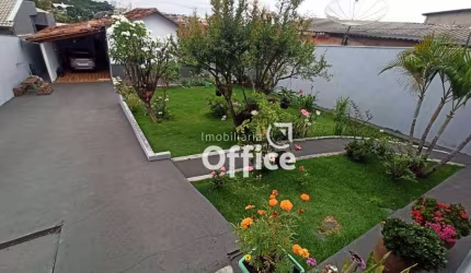 Casa com 4 quartos à venda, 200 m² por R$ 480.000