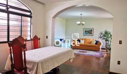 Casa com 4 quartos  à venda, 280 m² por R$ 1.200.000 - Vila Góis - Anápolis/GO