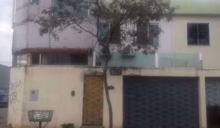Casa para venda possui 190 metros quadrados com 4 quartos em Santa Terezinha - Belo Horizonte - MG