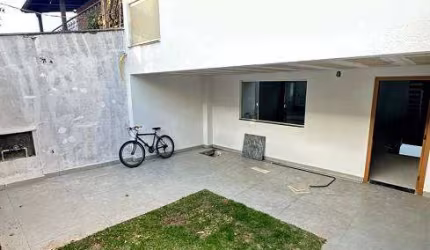 Casa para venda tem 130 metros quadrados com 3 quartos em Santa Amélia - Belo Horizonte - MG