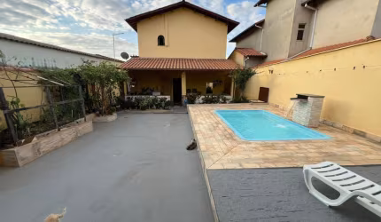 Mega oportunidade de casa duplex no bairro Trevo