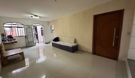 Oportunidade de casa com duas moradias com entrada independente no bairro Santa Mônica (PORTEIRA FECHADA);