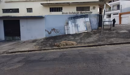 Oportunidade de ouro, Casa com 4 Quartos e  4 lojas à Venda,  no bairro Santa Monica;