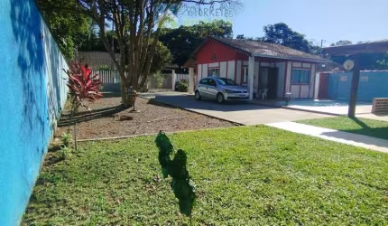 Casa de campo com piscina e área de festa