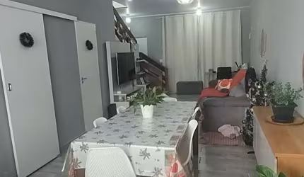 Linda Casa/ Sobrado (4 Pavimentos). Conceito aberto e duas suítes