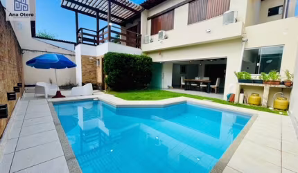 Vendo belíssima casa no Itaigara com 300m2, 4/4, sendo 03 suítes