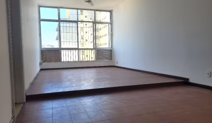 Quatro quartos na quadra da praia
