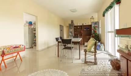 Casa em condomínio fechado com 3 quartos à venda no Jardim Terras de Santa Helena, Jacareí  por R$ 1.070.000