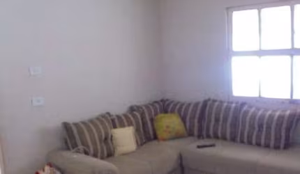 Casa com 3 quartos à venda no Jardim Bela Vista, Jacareí  por R$ 180.000