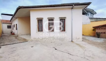 Casa com 3 quartos à venda no Jardim Santa Maria, Jacareí  por R$ 511.000