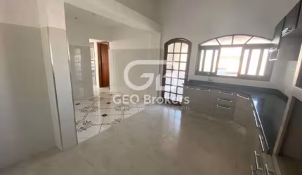 Casa com 2 quartos à venda no Centro, Jacareí  por R$ 300.000