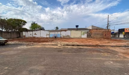 Oportunidade Única - Terreno de Esquina no Bairro Custódio Pereira