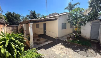 Casa à venda, 2 quartos, 2 vagas, Saraiva - Uberlândia/MG