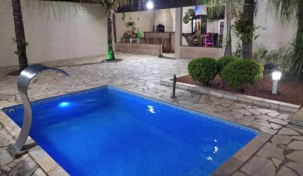 Casa à venda, 3 quartos, 1 suíte, 2 vagas, Santa Mônica - Uberlândia/MG