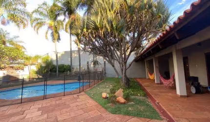 Casa à venda, 4 quartos, 2 suítes, 4 vagas, Jardim Karaíba - Uberlândia/MG