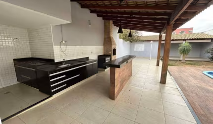 Casa à venda, 4 quartos, 2 suítes, 4 vagas, MARTINS - Uberlândia/MG