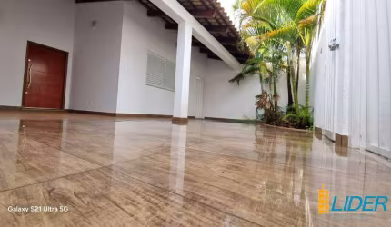 Casa para aluguel, 3 quartos, 1 suíte, 2 vagas, Jardim Karaíba - Uberlândia/MG