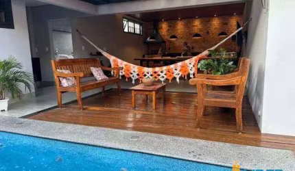 Casa à venda, 4 quartos, 4 suítes, 2 vagas, GRANADA - Uberlândia/MG