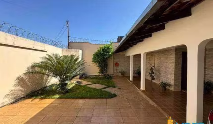 Casa à venda, 4 quartos, 1 suíte, 4 vagas, CUSTODIO PEREIRA - Uberlândia/MG