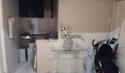 Vendo excelente apartamento de 2 quartos na Domingos Ferreira - Reformado!