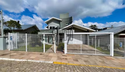 Venda Casa Alto Padrão 4 Dormitórios no bairro Planalto - Carlos Barbosa por R$1.950.000
