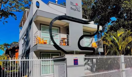 Prédio Residencial com 4 Apartamentos a venda no Mariscal-Bombinhas SC