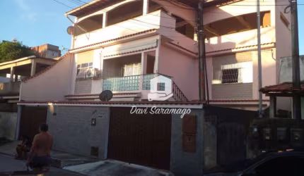 Sobrado com terraço, garagem, churrasqueira, porcelanato, muito bem conservada