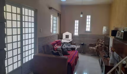Linda Casa com piscina e terraço gourmet em excelente localização !