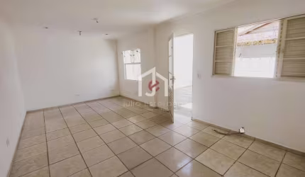 Casa com 3 quartos para alugar na Avenida Vila Rica, Chácara do Visconde, Taubaté por R$ 2.200